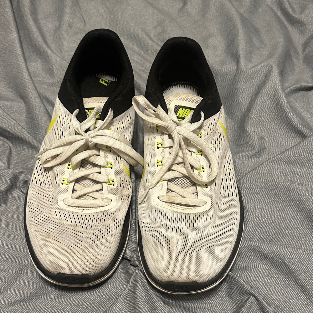 Nike Men's White and Black Athletic Shoes with Yellow Accents
